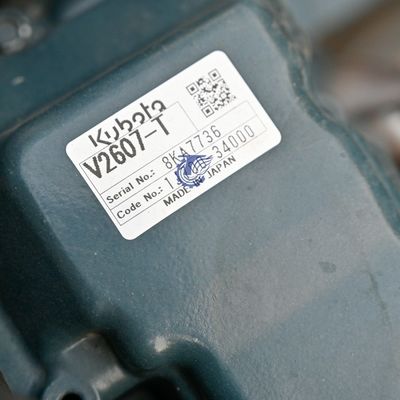कुबोटा V2607-T डीजल इंजन V2607-DI-T-E3B ऊर्ध्वाधर पानी ठंडा